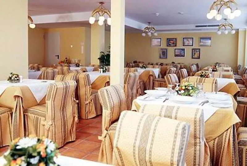 Hotel Delfin Bajamar location